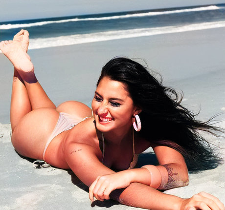 Talia Pissiali high quality model pic