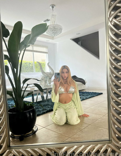 emilyywild xxx pornstar photo