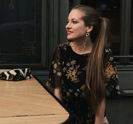 crazylayla model top image