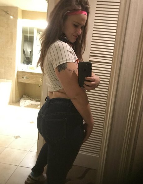 trophygirlfriendk exclusive model image