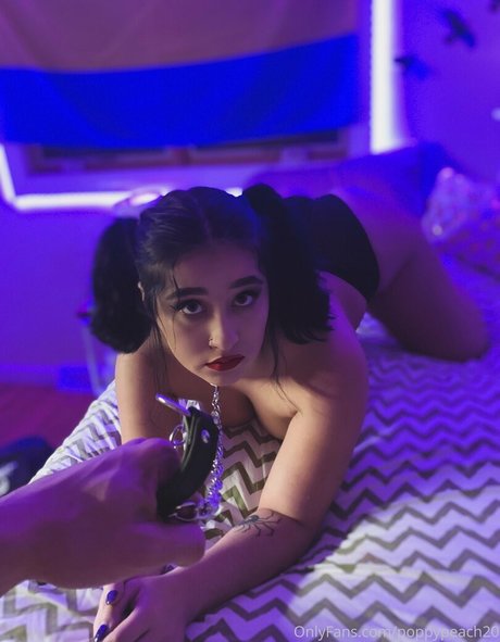 poppypeach20 nude actress archive