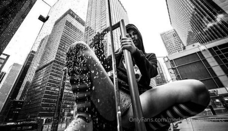 modeladventurerfree sex star image