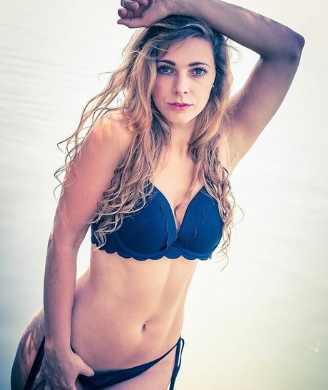 s b 1994 nude actress photos