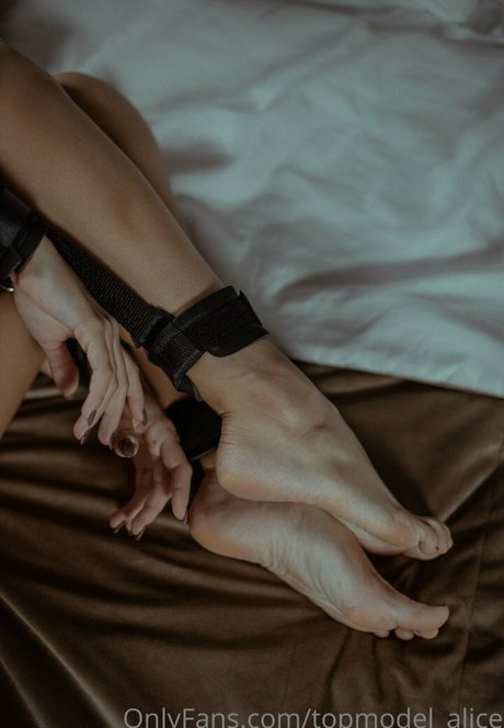 Model Alice adult model img