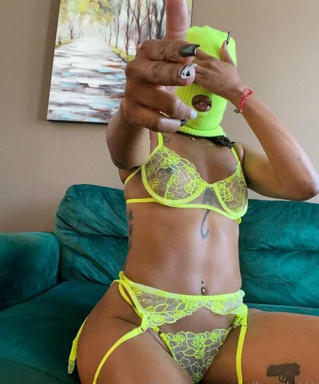 topsluttt hot model img