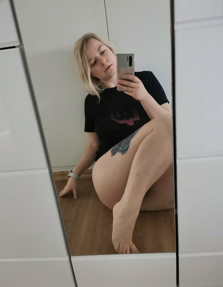 aimufreelia high quality model picture