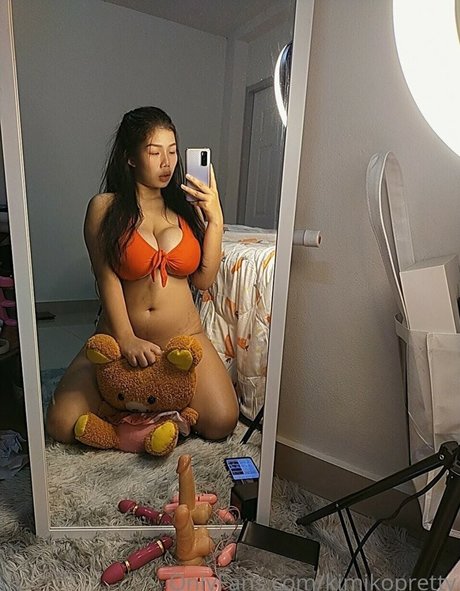 Kimikopretty sexy star photos