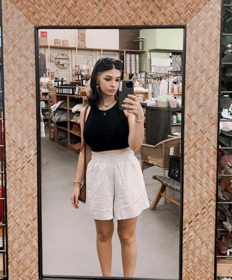 Sarah Lynne Marie pretty model pics