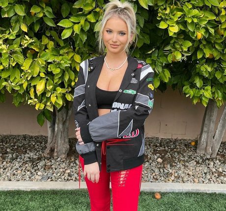 Chloe H model sex photos