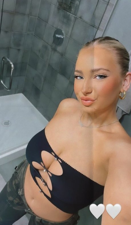 Chloe H star erotic photo