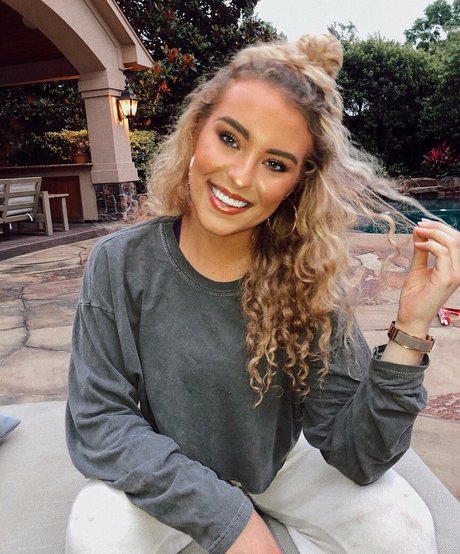 Caroline Wall Quick model image