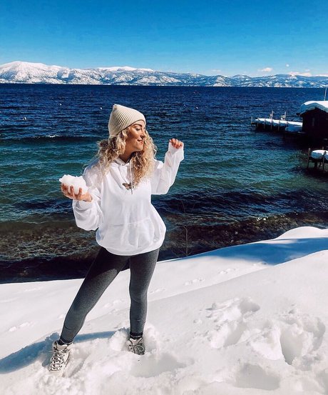 Caroline Wall star free pictures