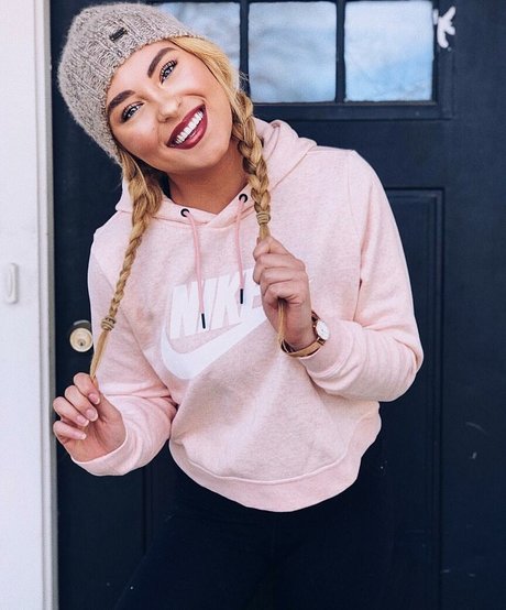 Caroline Wall porn star gallery