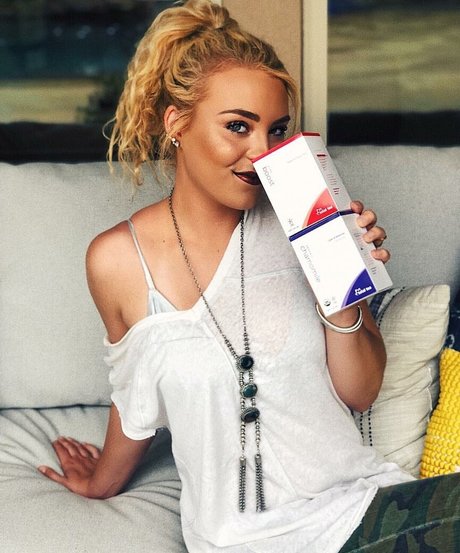 Caroline Wall Profile pic