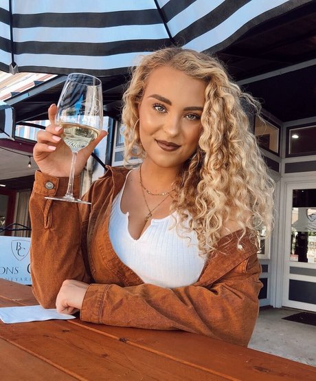 Caroline Wall porn actress galleries