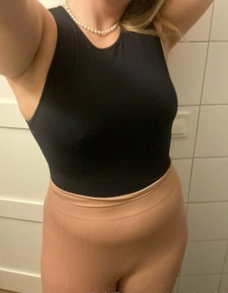 monicar96 star free photo