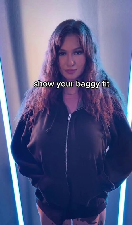 Estallia naked pornstar img