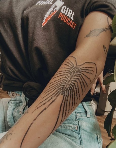 lesbian kissing onlyfans pornographic picture