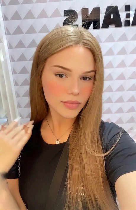 Maia Feel star beautiful gallery