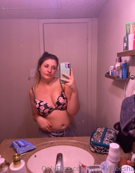 livinlikeleesha star nudes image