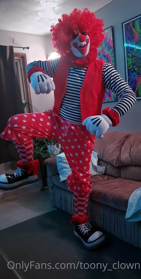toony clown hot model picture