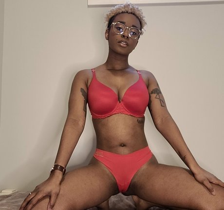 lesbian kissing onlyfans naked photo