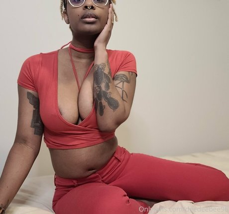 deedeebee96 naked pornstar photos