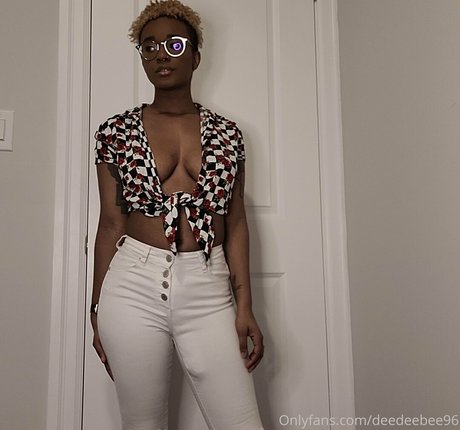 deedeebee96 erotic model pic