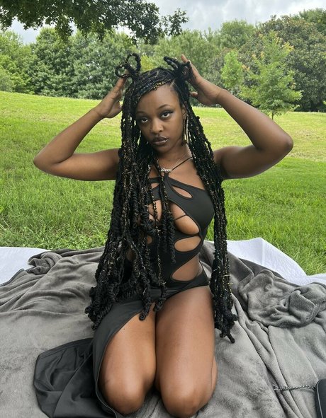 Kalenbree sexy model image