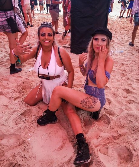 Chloe C nude model img