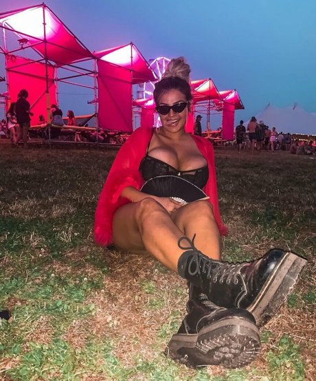 Chloe C star top photos