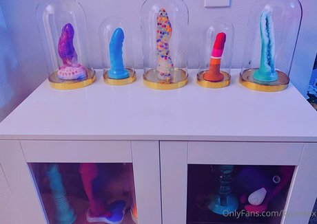 kyramox adult model pics