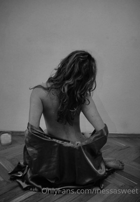 inessasweet star nude picture