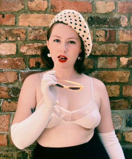 Jeordy Farnell erotic actress img