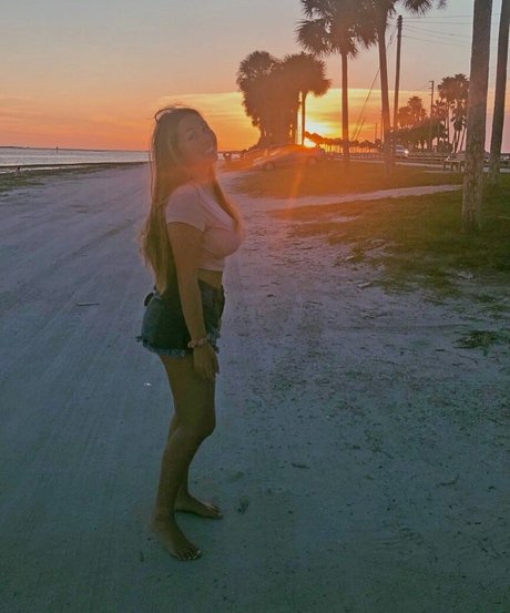 Makenna Adams model hot picture