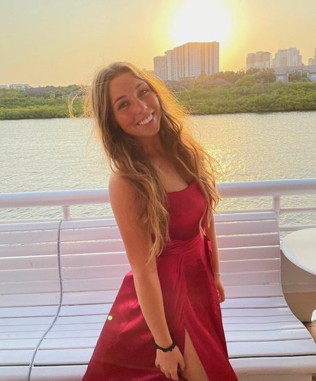 Makenna Adams model xxx photo