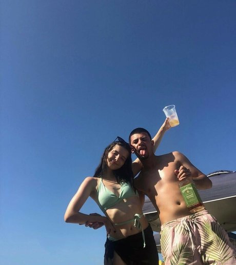 Victoria Ribeiro pornstar sexy pics