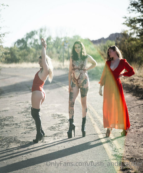 tush andd glitter perfect model images