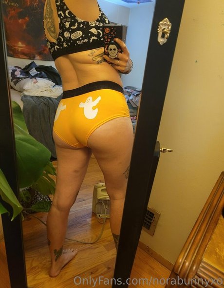 norabunnyxo nude model img