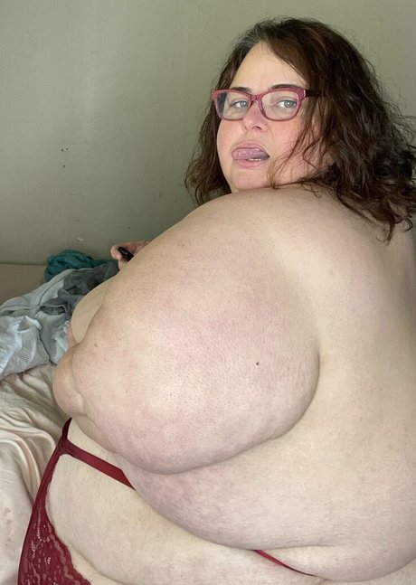 leilawaters naked actress pic