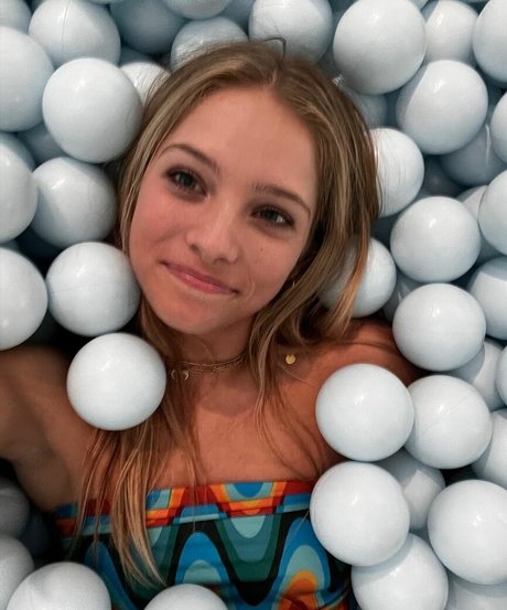 Isabella DuCharme star nude galleries