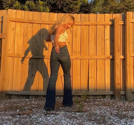 Isabella DuCharme star sex photo