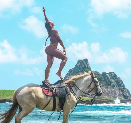 Dandara Mariana nude model image