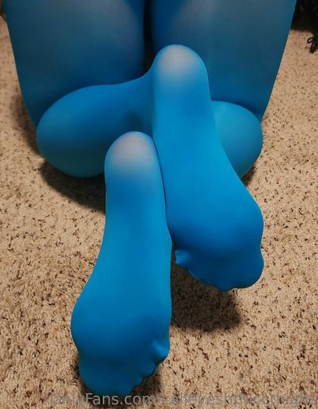 calieyesnthiccthighs perfect model images