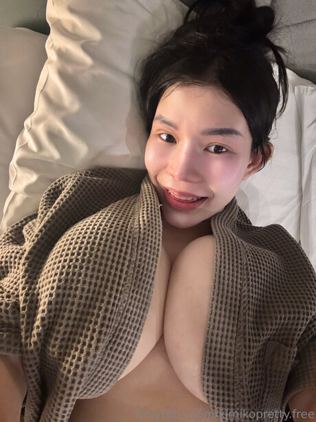 kimikopretty free naked pornstar photos