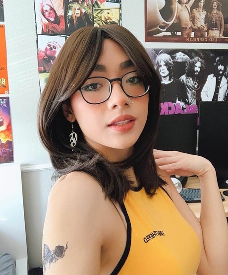 honeebelle hot actress img