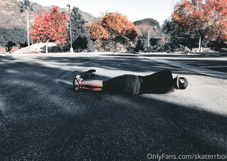 skaterrboi model adult image