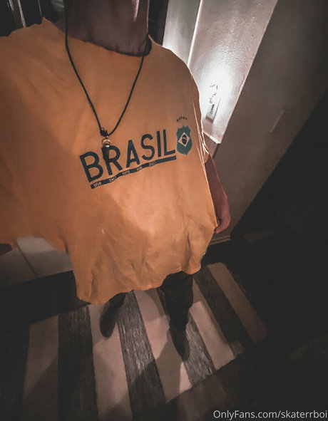 skaterrboi naked pornstar pics