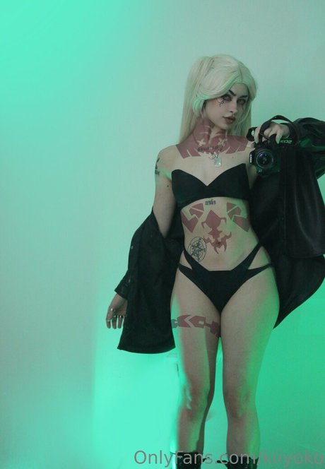 Kiiyoko sexy model picture