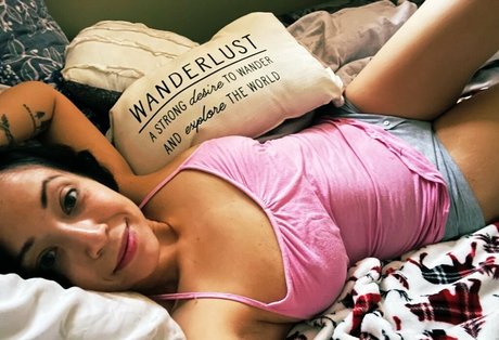 Justanothergirl89 hot model gallery